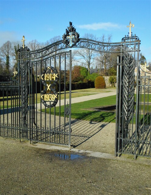 War memorial gates, Helensburgh
