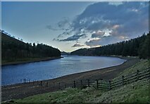 SK1693 : Near the head of Howden Reservoir looking south by Neil Theasby