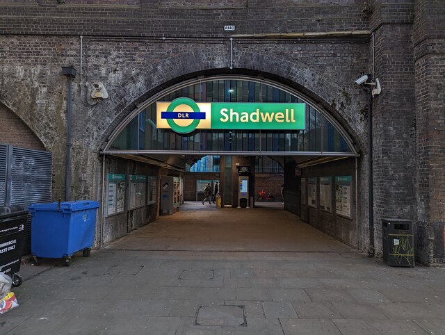 Area in front of (to the north) and under Shadwell DLR station