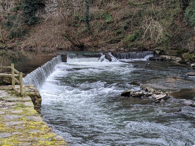 Weir on the River Teme (Downton) © Fabian Musto :: Geograph Britain and ...