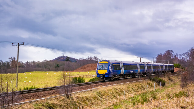 Service 1H09 from Glasgow nearing Aviemore (Unit 170409)