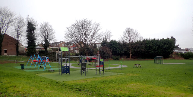 Park, Woodhouse Lane, Brighouse © habiloid :: Geograph Britain and Ireland