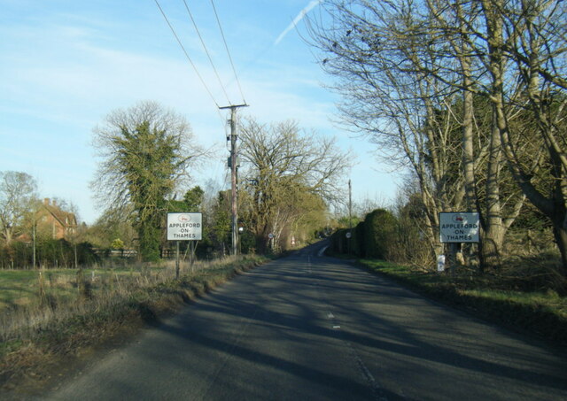 B4016 at Appleford-on-Thames village boundary