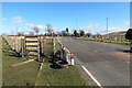 Grid Gwartheg ar y B4256 / Cattle grid on the B4256