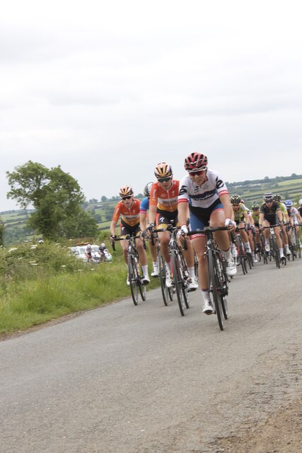 Women's Tour Of Britain At Top Of Climb © Dave Thompson Cc-by-sa 2.0 