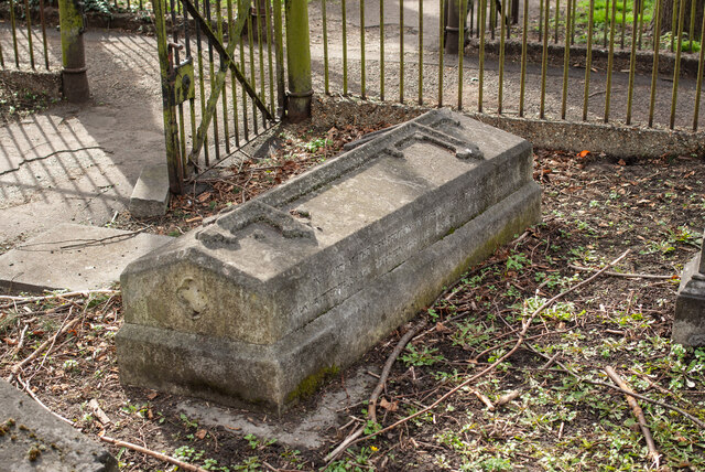 Tottenham Cemetery : tomb of William Butterfield