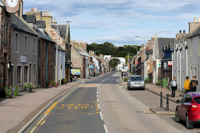 Main Street, Golspie © David Dixon cc-by-sa/2.0 :: Geograph Britain and ...