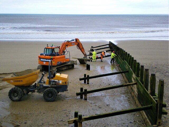 Repairs to groyne, Hornsea Sands