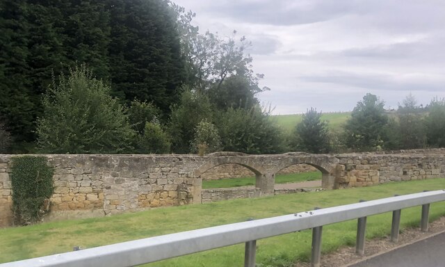 Roadside wall to south of Lesbury Bridge