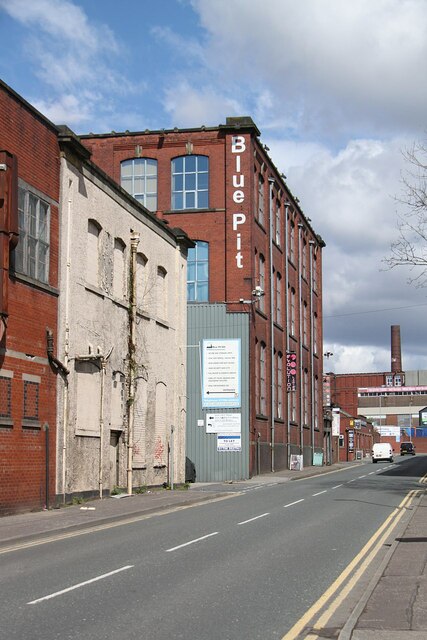 Blue Pit Mill, Queensway, Rochdale © Alan Murray-rust Cc-by-sa 2.0 