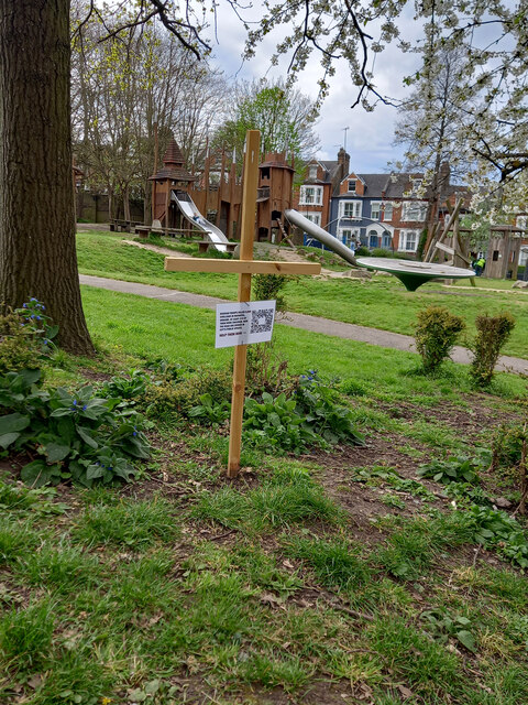 Hornsey Vale : Cross for Ukraine, Stationers' Park
