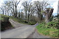 Ceuffordd yn gadael y ffordd fach / Byway exiting a minor road