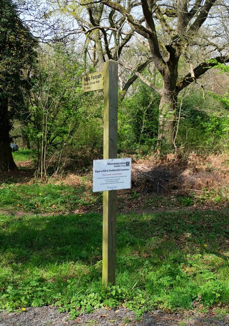 Fingerpost at entrance to Piper's Hill & Dodderhill Commons Nature Reserve, near Hanbury, Worcs