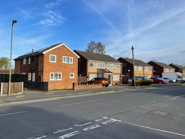 Houses Along Giffard Drive © Fernweh Cc-by-sa 2.0 :: Geograph Britain 