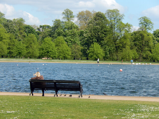 The Round Pond, Kensington Gardens © Stephen McKay :: Geograph Britain and Ireland