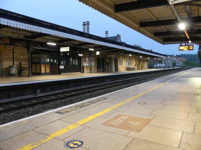 The platforms, awnings and lines, Stroud station