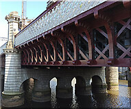 NS5864 : New paintwork on Central Station railway bridge by Thomas Nugent