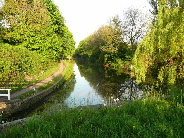 Looking eastwards along the canal from Ganny Lock, Brighouse