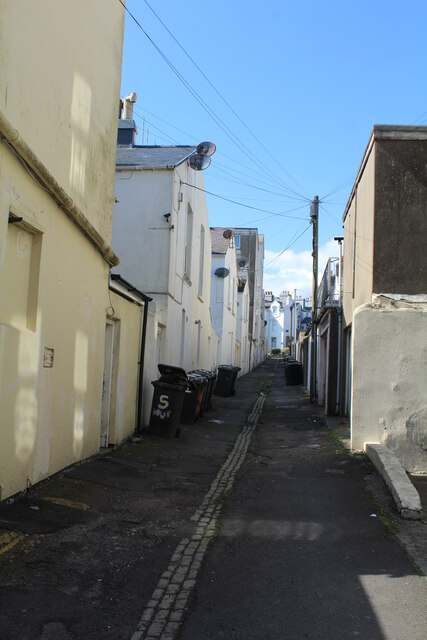 The alleyway between Hutchinson Square and Drury Terrace