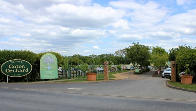 The entrance to Coton Orchard Garden Centre