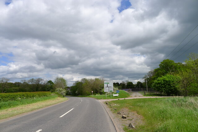 Paudy Lane approaching the Six Hills road junction