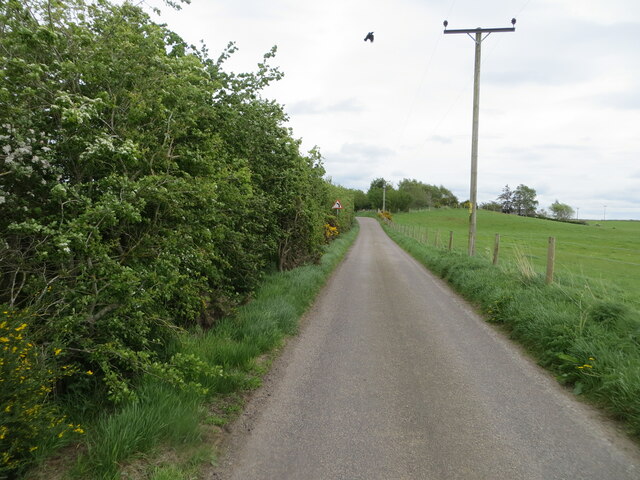 Minor road near to Washingwells