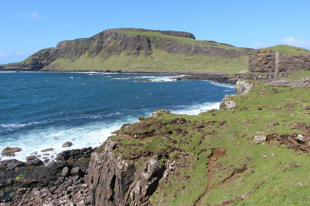 West coast, Isle of Muck © Alan Reid ccbysa/2.0 Geograph Britain