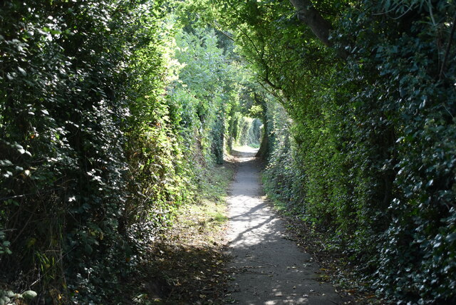 Footpath to Victoria Rd