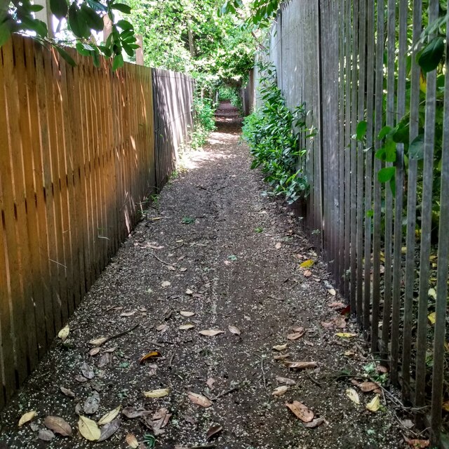 Narrow footpath