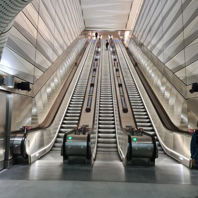 Moorgate station, Elizabeth Line © Chris Morgan cc-by-sa/2.0 ...