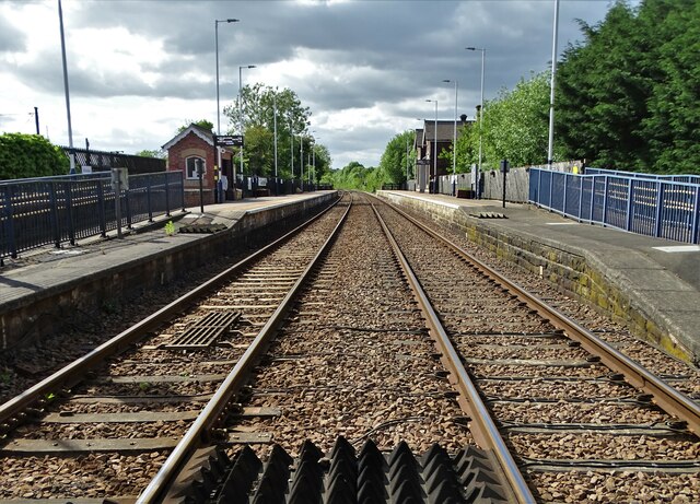 Shireoaks Railway Station © Neil Theasby :: Geograph Britain and Ireland