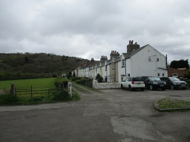 Long  terrace  of  cottages  from  Rail  Trail