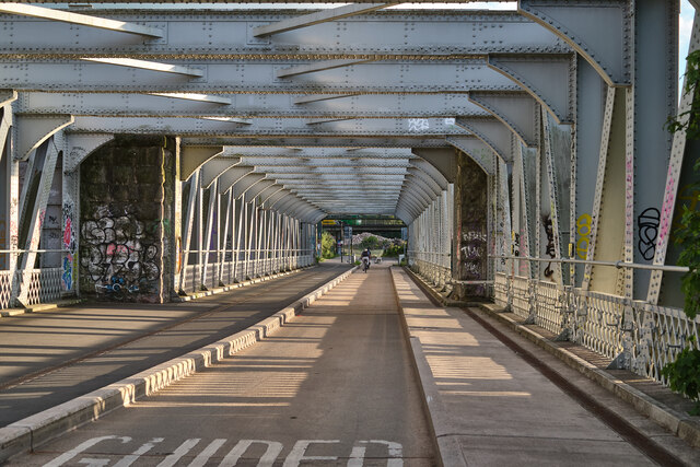 metrobus-and-cycle-oute-anthony-o-neil-geograph-britain-and-ireland