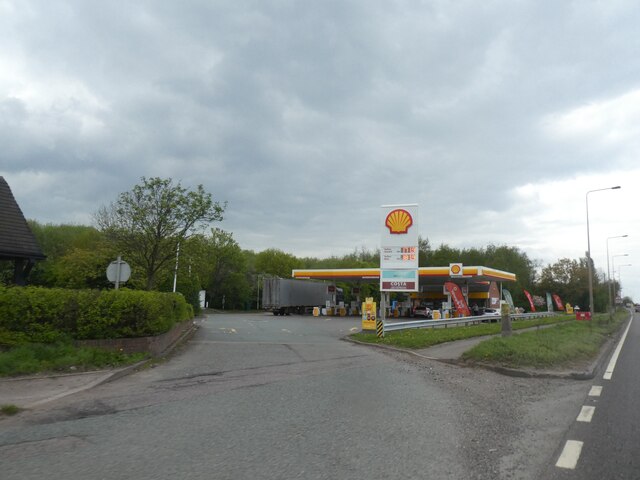 shell-filling-station-by-northbound-a38-david-smith-geograph