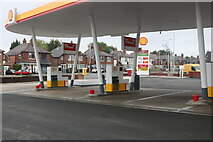 SK6000 : Shell petrol station on Leicester Road, Wigston by David Howard