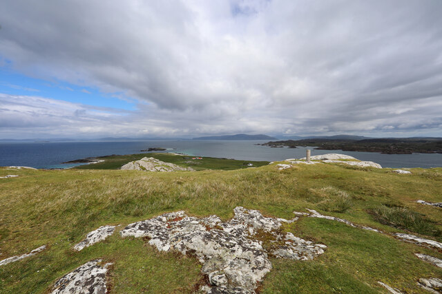 From cairn to trig point on Dun I