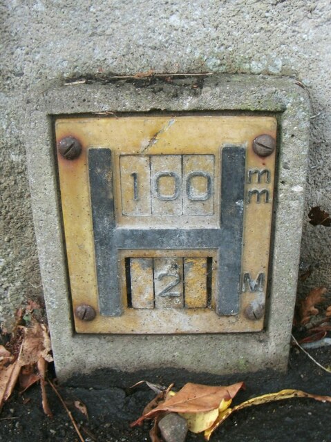 Hydrant marker on Trem Elidir, Bangor