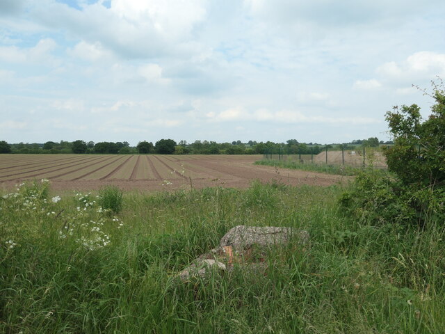 Arable field, between Hill Ridware and... © Christine Johnstone ...