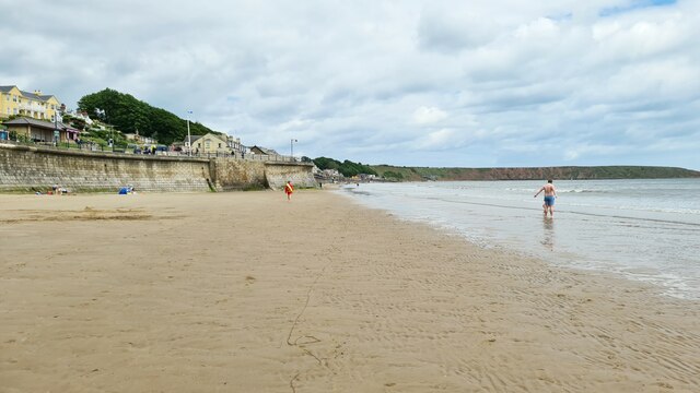 Filey sands and beach © Chris Morgan :: Geograph Britain and Ireland