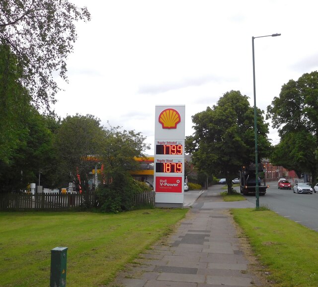 Shell Filling Station on Dowson Road © Gerald England Geograph