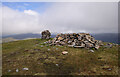 NH0917 : Summit cairn and shelter, Mullach Fraoch-choire by Craig Wallace