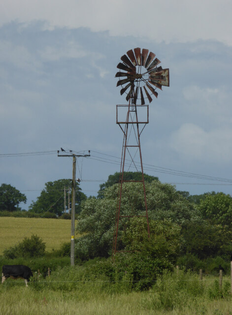Derelict wind pump near Crowle