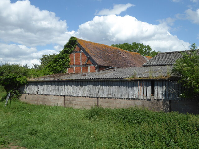 Granary, cart shed and stables about 30 yards west of Rectory Farmhouse, Crowle