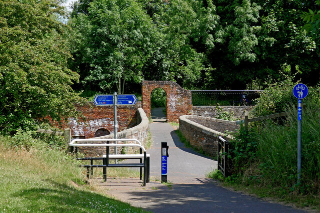 Path across the canal at Aldersley in Wolverhampton