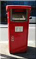 Elizabet II parcel / business postbox on Tooley Street