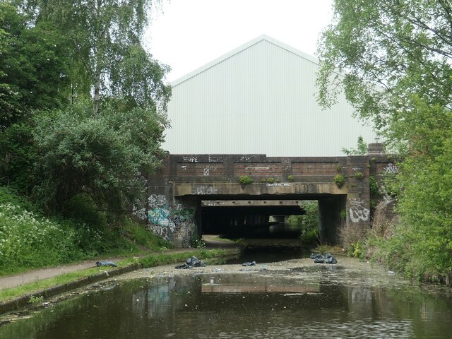 Fly-tipped rubbish, Birmingham & Fazeley canal