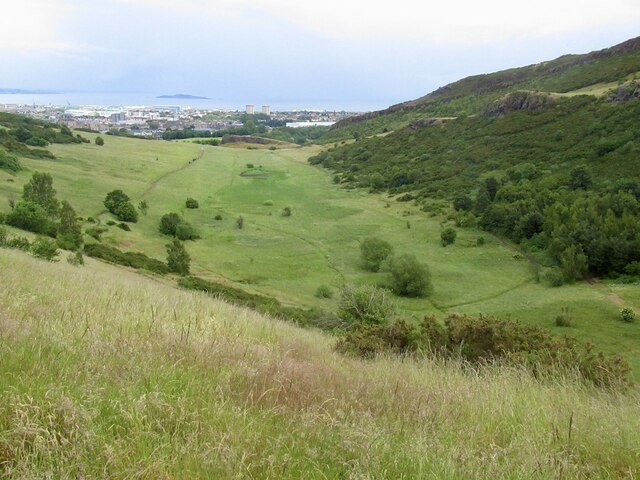 Hunters Bog © Richard Webb cc-by-sa/2.0 :: Geograph Britain and Ireland