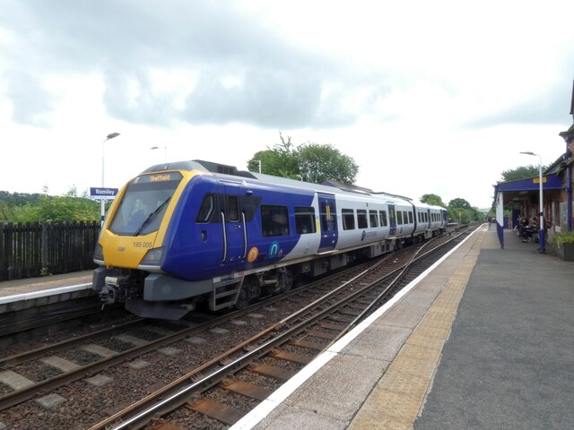 Romiley Station © Gerald England cc-by-sa/2.0 :: Geograph Britain and