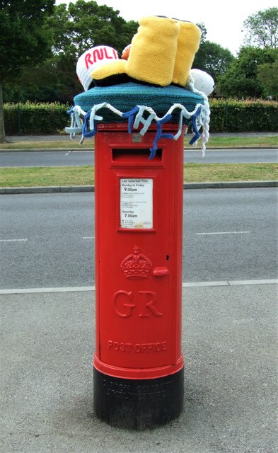 Decorated George V postbox on Queensgate