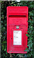 Elizabeth II postbox on Lower Road